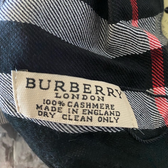 Burberry Scarf, Lightweight Check Wool Silk Scarf, Brand New with Tags in bag - Picture 7 of 8